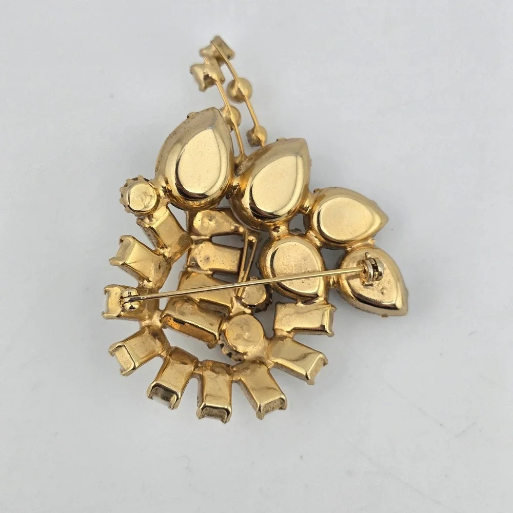 Vintage Juliana Style Milk Glass Rhinestone Brooch Pin Gold Tone Unsigned